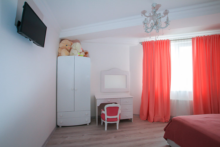 Bright Botanica Apartment este un apartament de 3 camere de inchiriat in Chisinau, Moldova